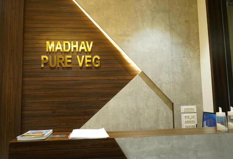 Отель Madhavan International