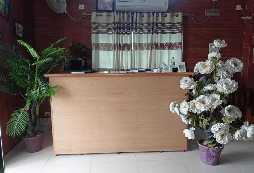 ホテル Oyo Florida Restaurant & Guest House