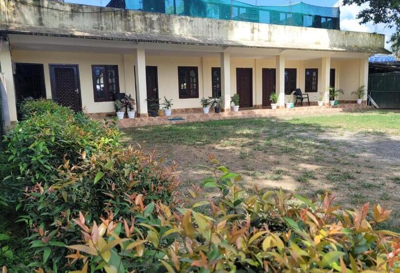 فندق The Western Lodge