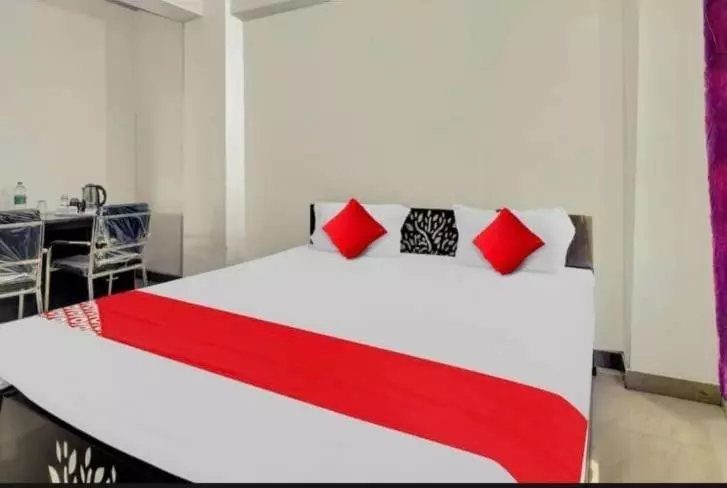 Oyo Hotel R Glory