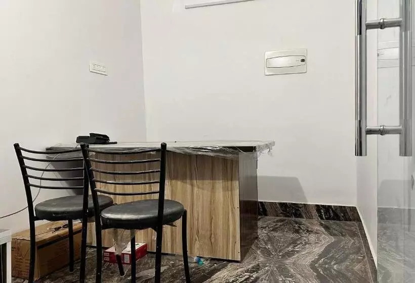 Oyo Hotel R Glory