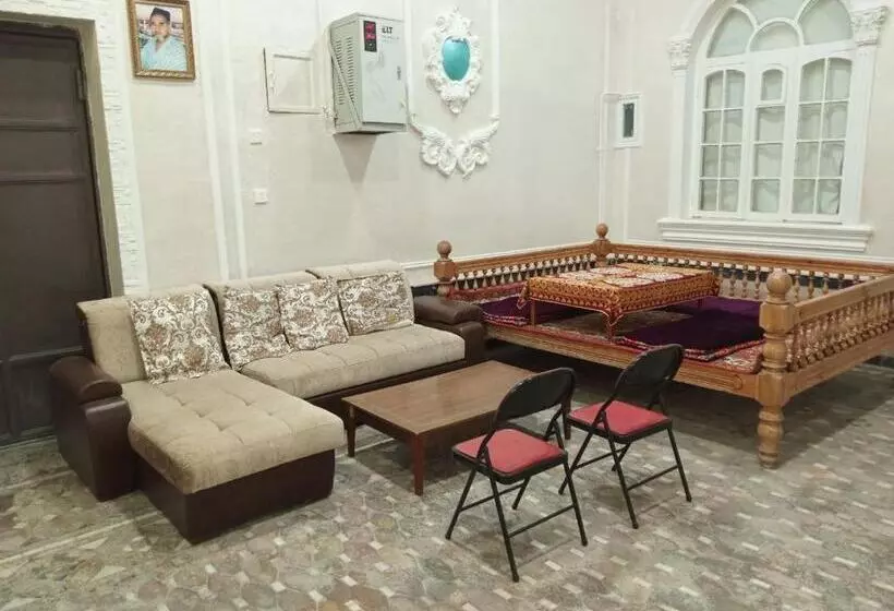 ペンション Abubakir Guests House