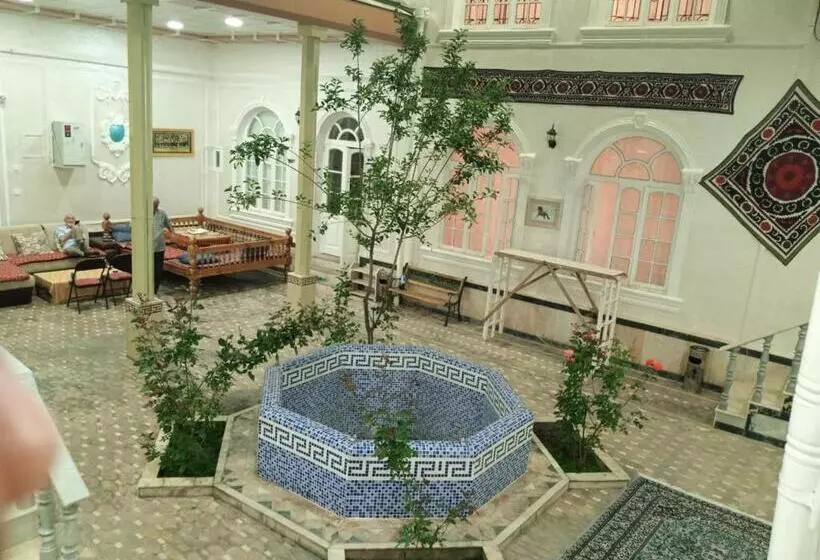 ペンション Abubakir Guests House