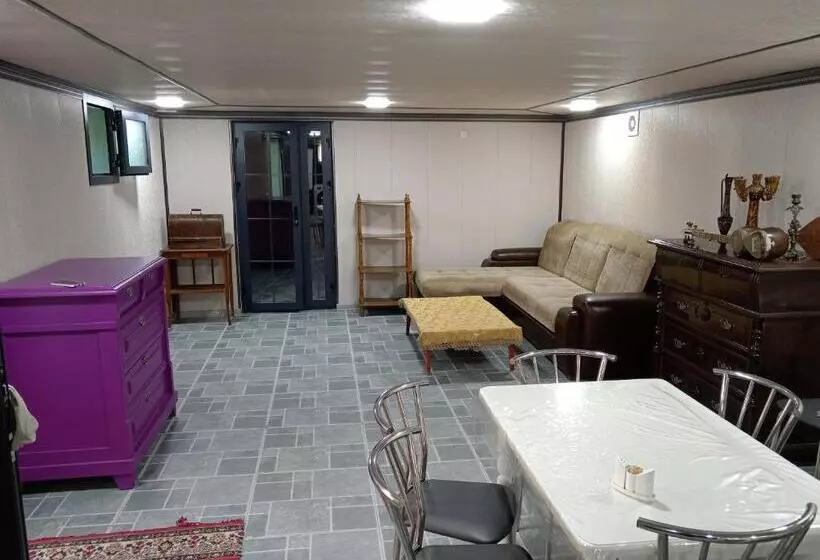 ペンション Abubakir Guests House