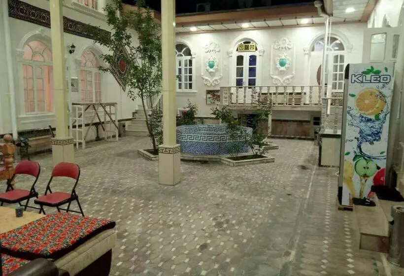 ペンション Abubakir Guests House