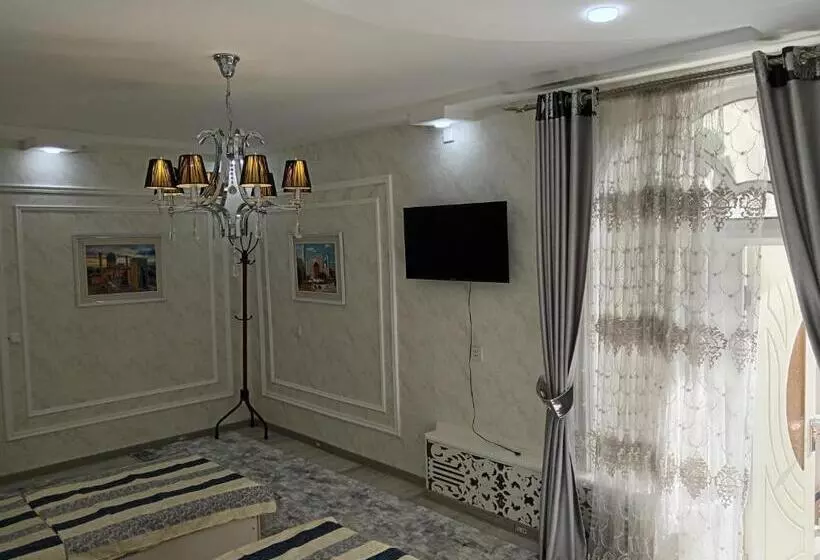 ペンション Abubakir Guests House