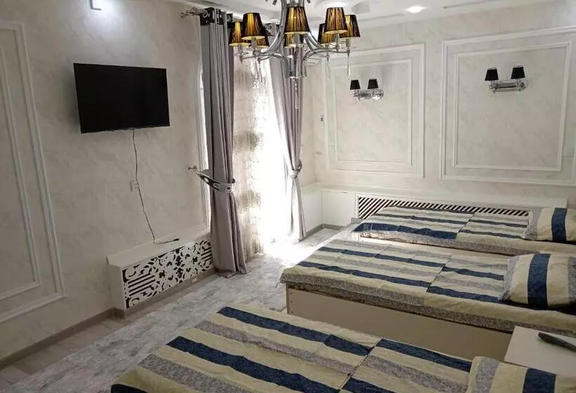 ペンション Abubakir Guests House