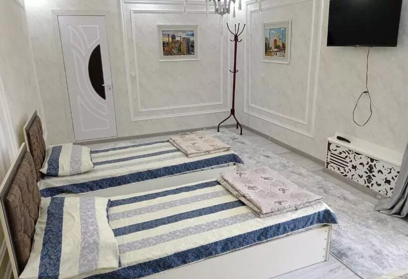 ペンション Abubakir Guests House