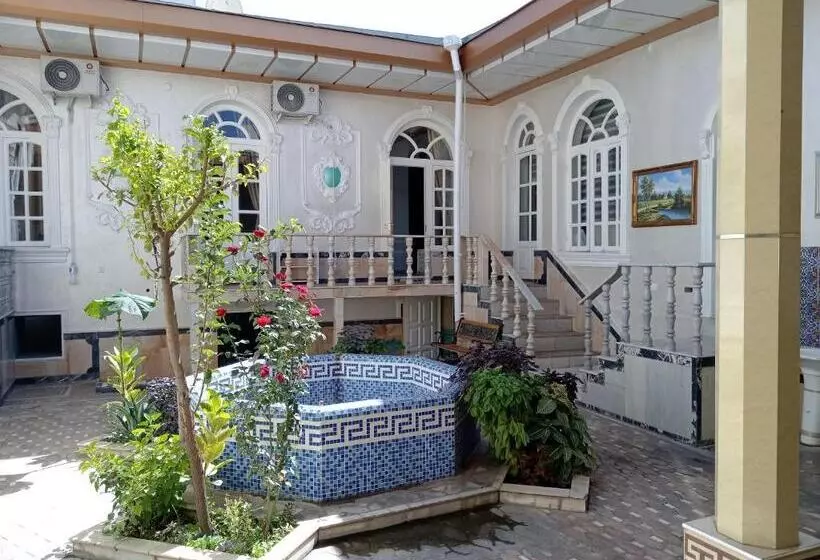 ペンション Abubakir Guests House