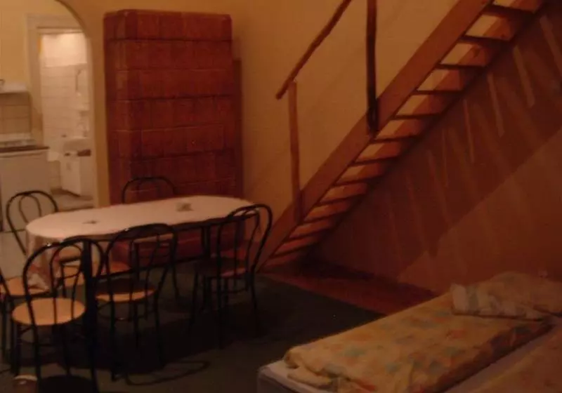 هتل Artificial Hostel