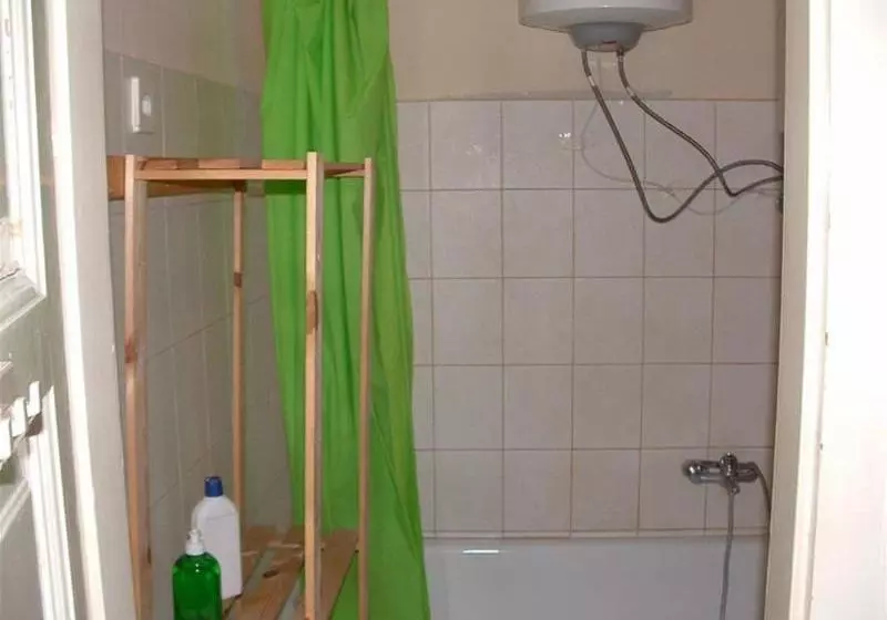 هتل Artificial Hostel