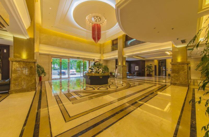 Hotel Howard Johnson Life Mountain View Chengdu