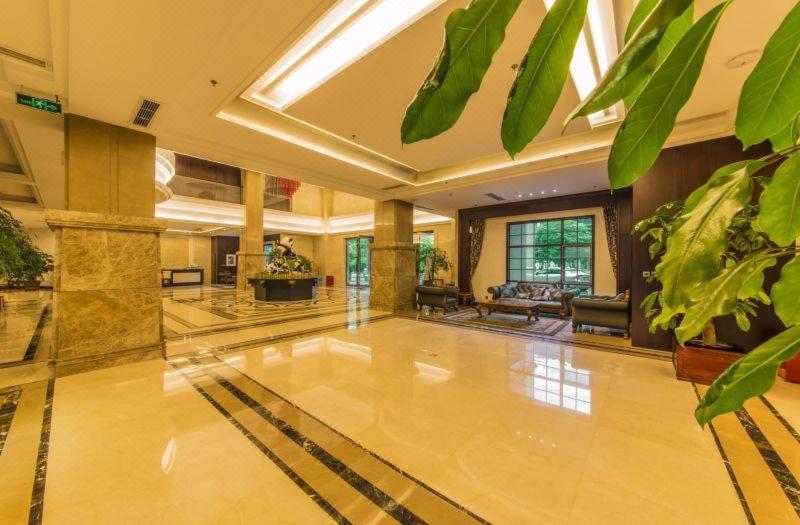 Hotel Howard Johnson Life Mountain View Chengdu