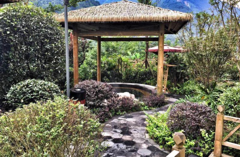 Hotel Howard Johnson Life Mountain View Chengdu