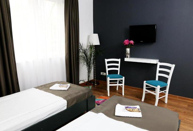 فندق Pension Delia Gardens