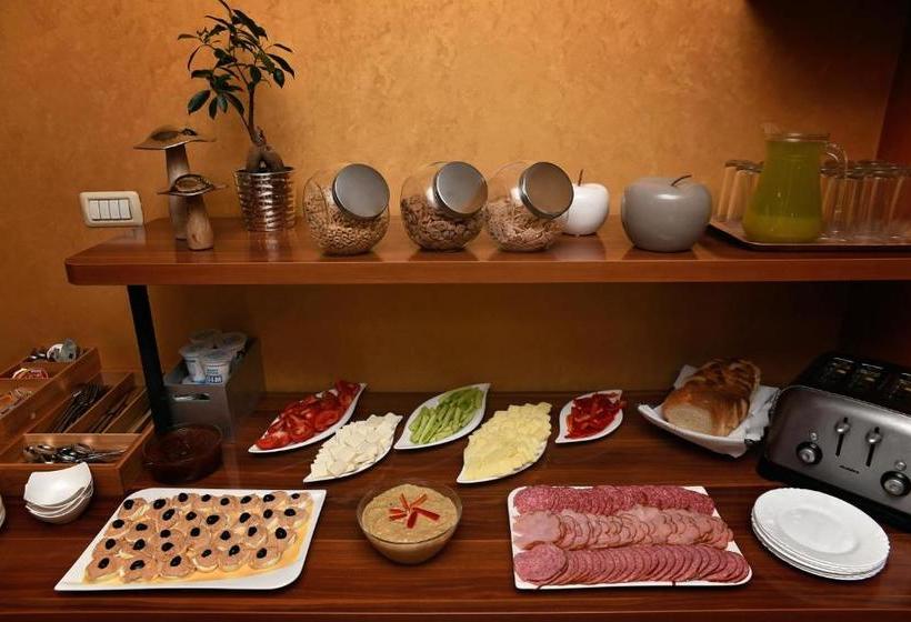 فندق Pension Delia Gardens