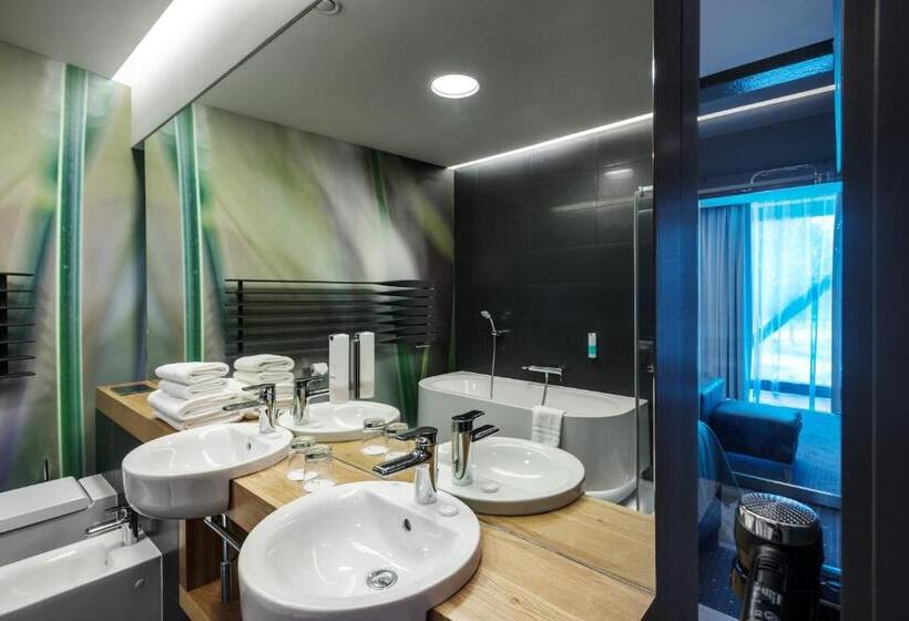 Regatta Hotel Restauracja Spa