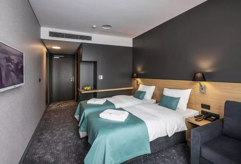 Regatta Hotel Restauracja Spa