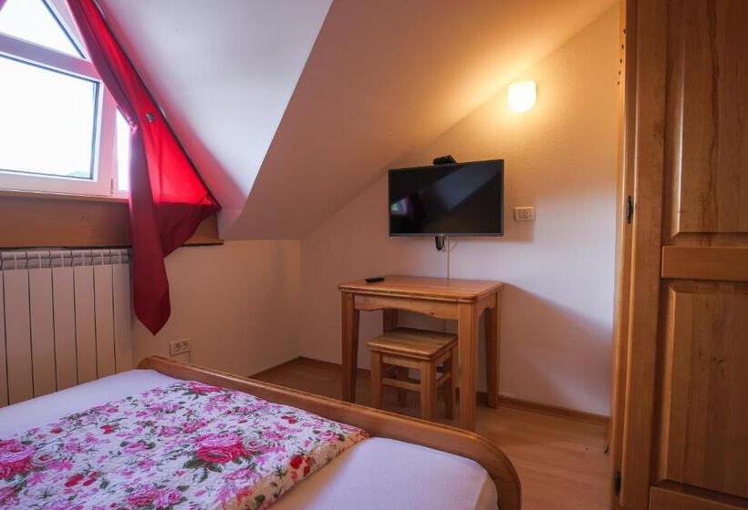 ホテル Domačija Malnarjevi