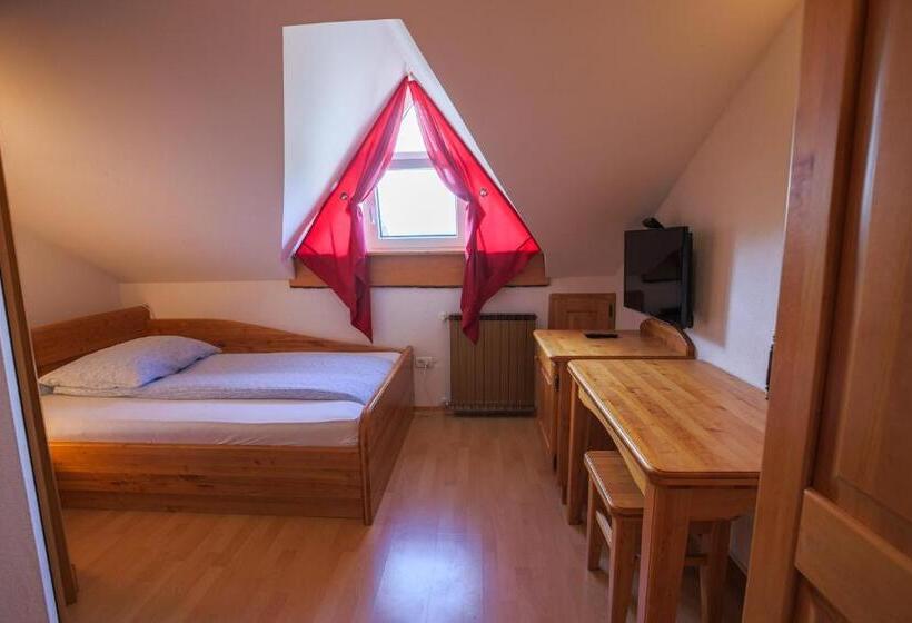 ホテル Domačija Malnarjevi