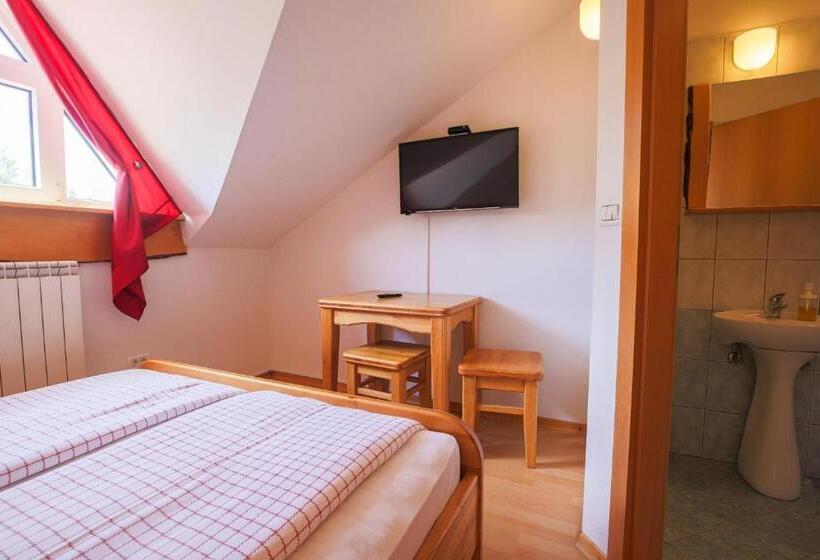 ホテル Domačija Malnarjevi