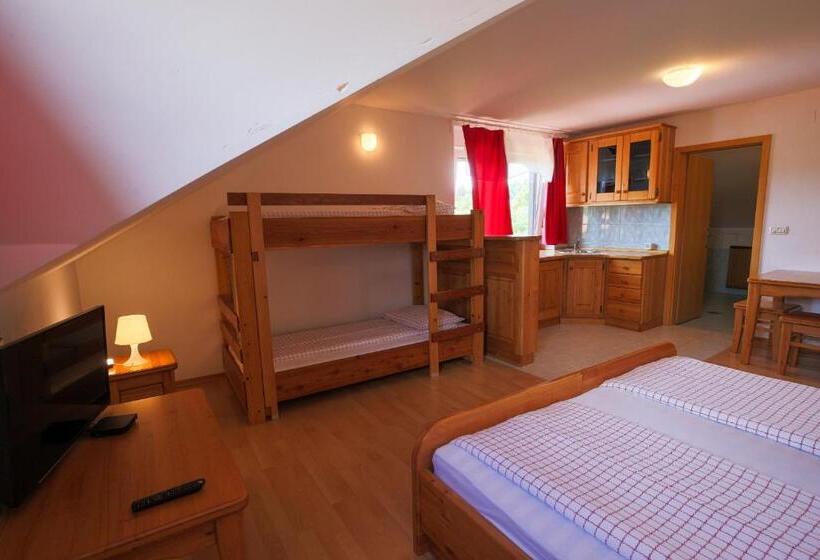 ホテル Domačija Malnarjevi