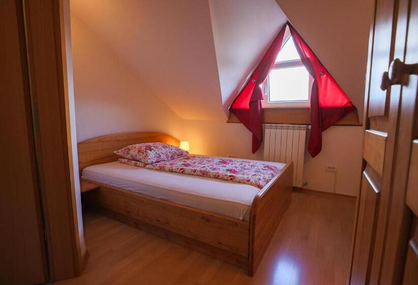 ホテル Domačija Malnarjevi