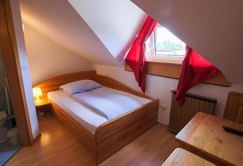 ホテル Domačija Malnarjevi