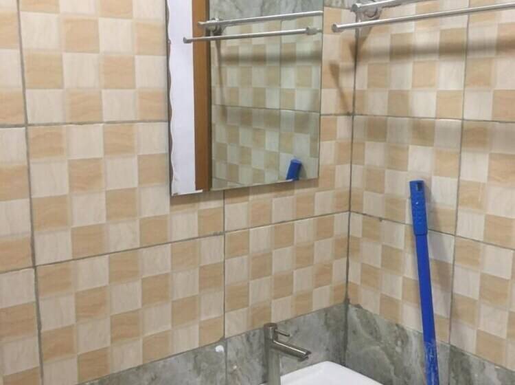 هتل Elders Hospitality And Comforts