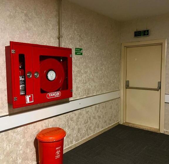 Hotel Güneşli̇ Ai̇rport Sui̇te