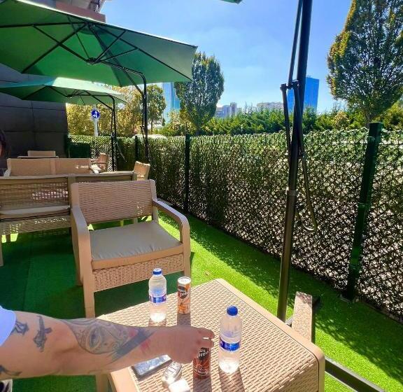 Hotel Güneşli̇ Ai̇rport Sui̇te