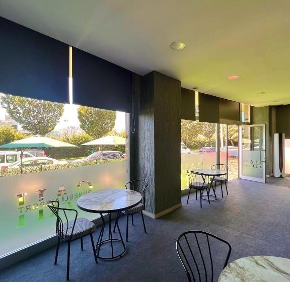 Hotel Güneşli̇ Ai̇rport Sui̇te