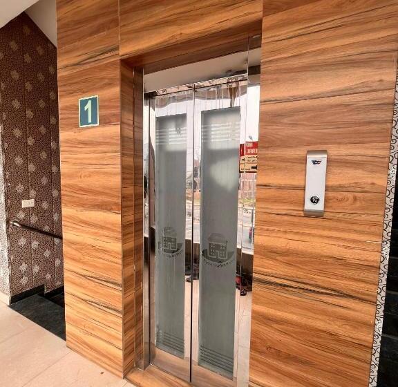 هتل The Pearl, Zirakpur   A Luxury Family