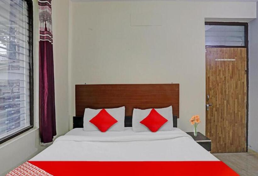 호텔 The Royale Stay