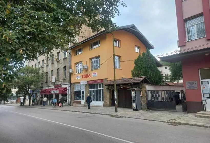 ペンション стаи за гости Toda