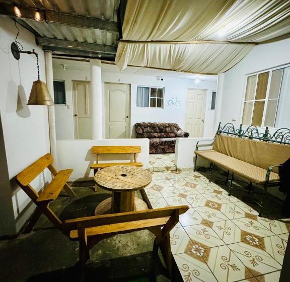 هاستل Hostal Villa Marta