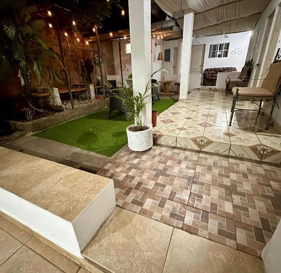 هاستل Hostal Villa Marta