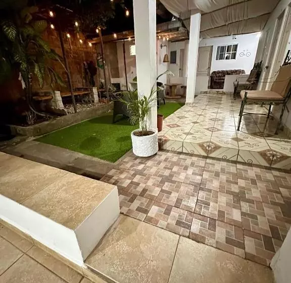 هاستل Hostal Villa Marta