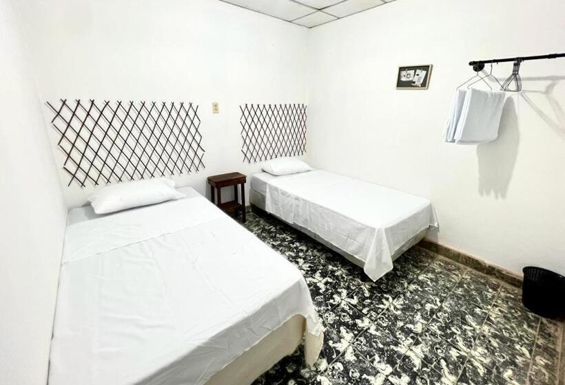 هاستل Hostal Villa Marta