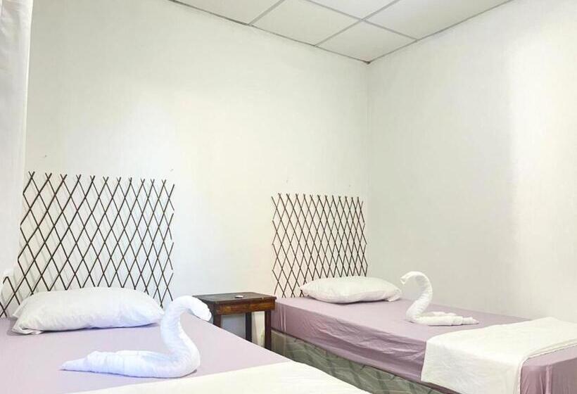 هاستل Hostal Villa Marta