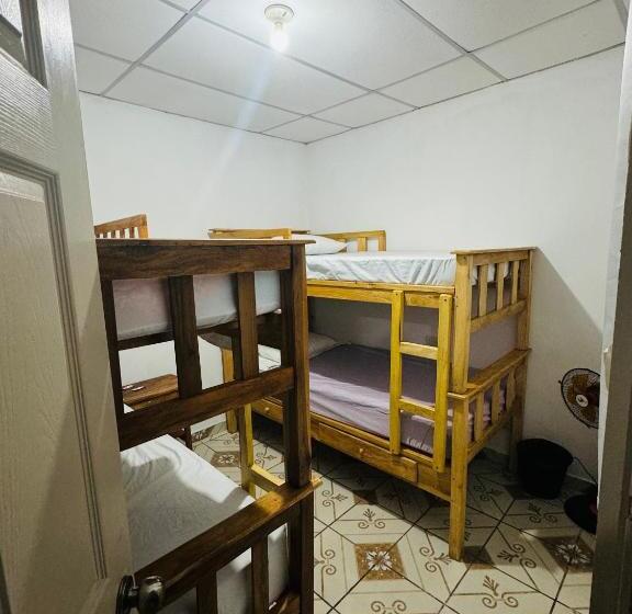 هاستل Hostal Villa Marta