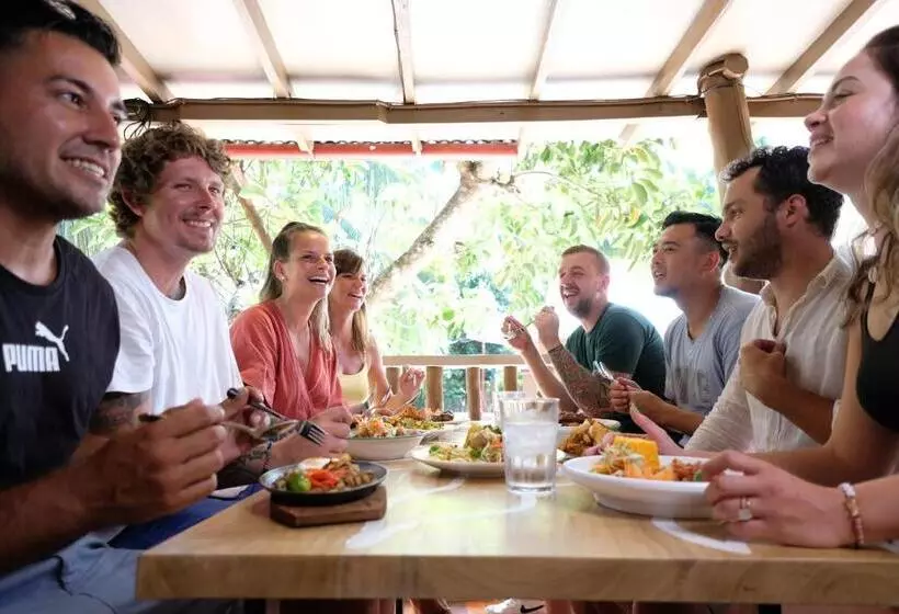 Retkeilymaja Mad Monkey Siquijor