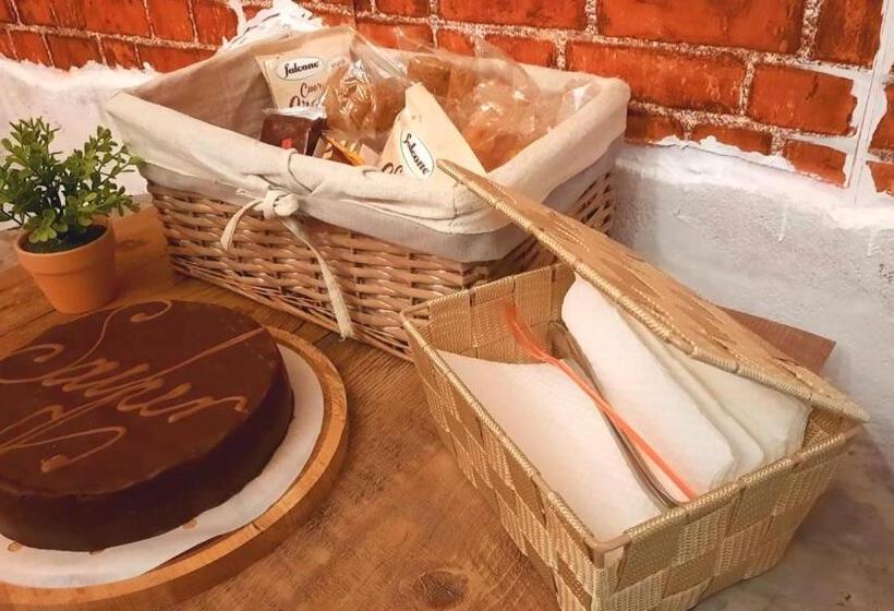 تختخواب و صبحانه Regina Elena