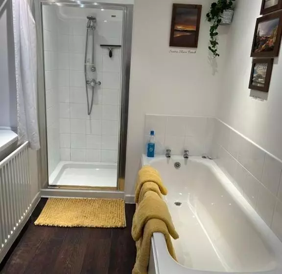 Aamiaismajoitus (B&B) Brownrigg   Half A House & Garden