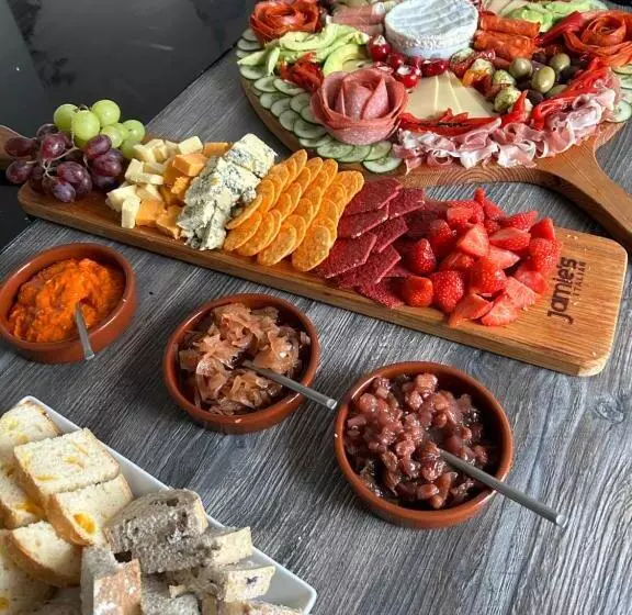 Aamiaismajoitus (B&B) Brownrigg   Half A House & Garden