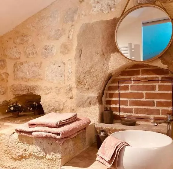 Aamiaismajoitus (B&B) Le Domaine Sainte Raffine, Piscine, Charme Et Insolite