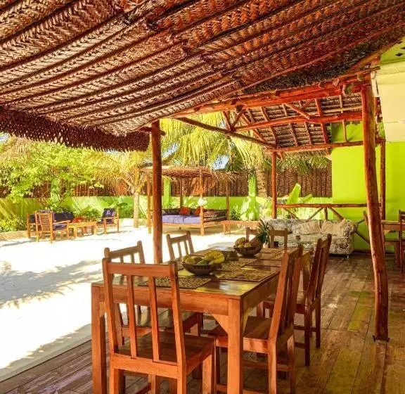 ホテル Bustani Lodge