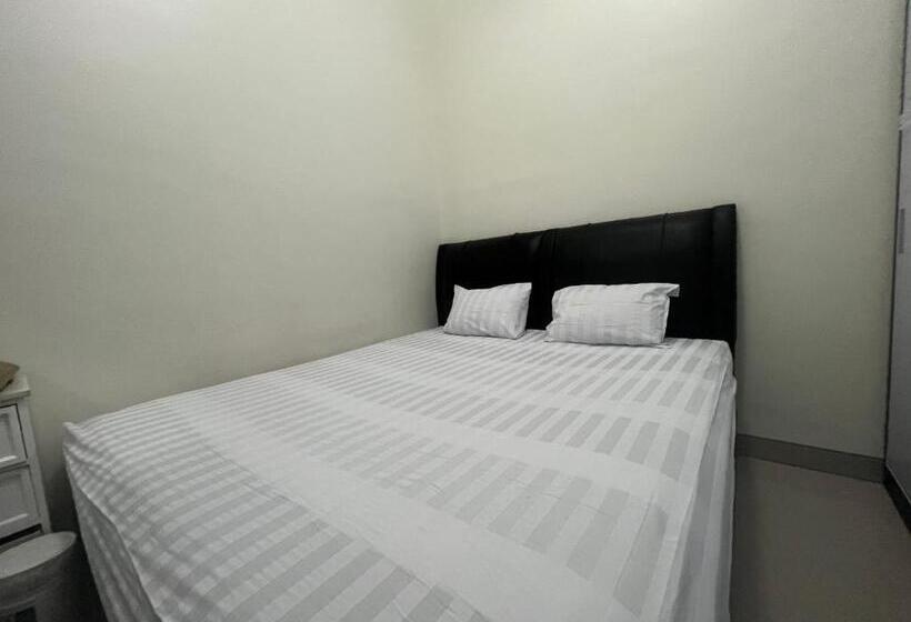 בית מלון כפרי Oyo 93074 Wisma Aliyah