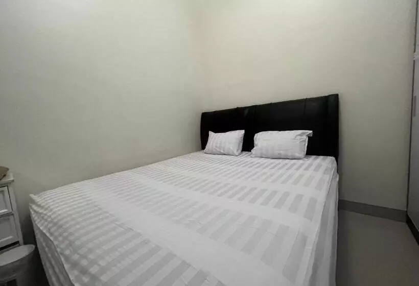 Hotelli Oyo 93074 Wisma Aliyah