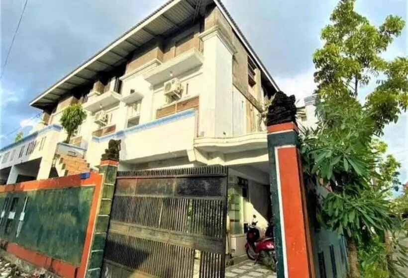 Hotelli Oyo 93074 Wisma Aliyah